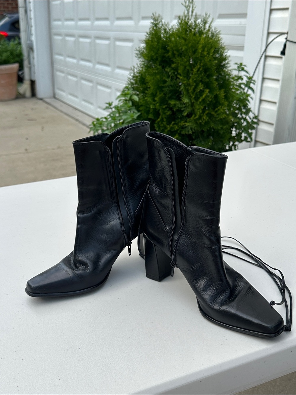 Enzo Angiolini Black Leather Square-Toe Mid Heel Ankle Boots